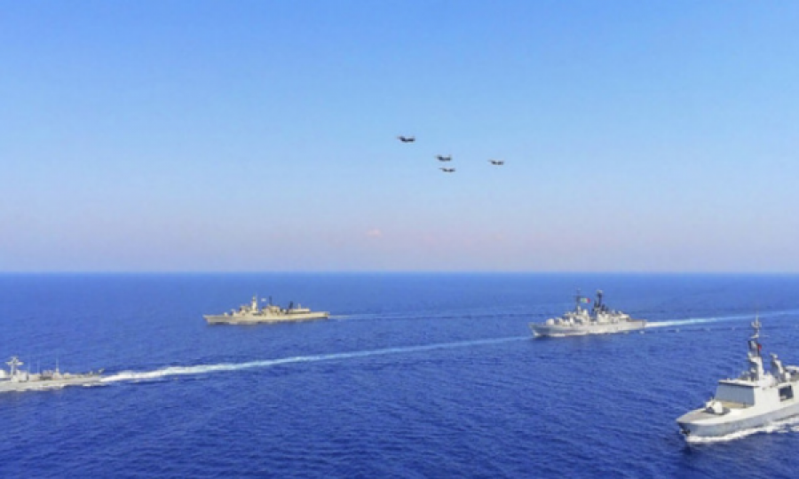 Turqia mban ndezur tensionin në Egje, çon anijet përballë Greqisë