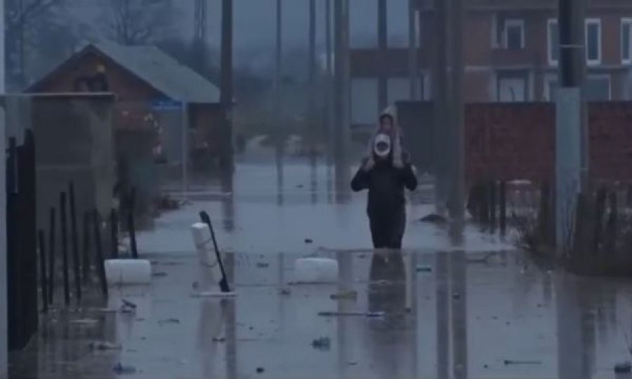 Vërshimet, disa familje në Drenas mbesin të ngujuara gjithë ditën