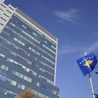Qeveritarët e deridjeshëm mashtrojnë me premtimet për zhvillim ekonomik, nuk flasin në fushatë kundër korrupsionit