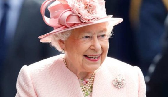 Mbretëresha Elizabeth II vaksinohet kundër koronavirusit
