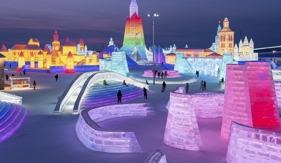 Kina mahnit me festivalin e akullit, shikoni çfarë skulptura janë ndërtuar