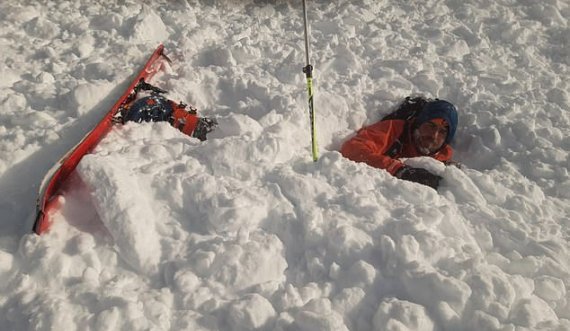 Shikoni fotografitë kur orteku i borës i zë katër alpinistë