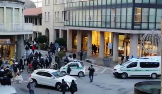 Përleshje masive mes 100 të rinjve në Itali
