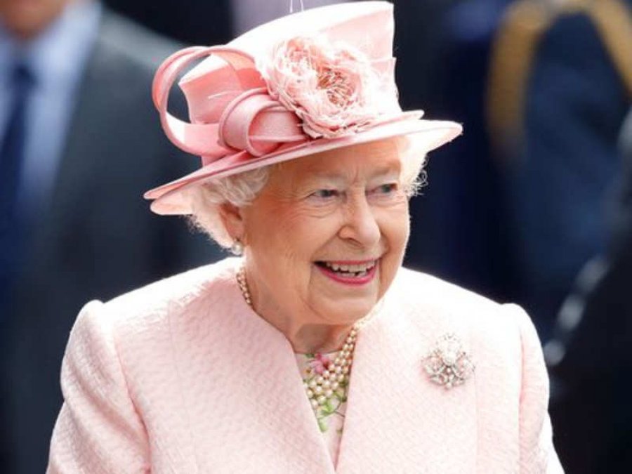 Mbretëresha Elizabeth II vaksinohet kundër koronavirusit