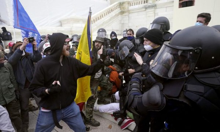 Ekstremistët shtojnë thirrjet për dhunë në ShBA para inaugurimit të Joe Bidenit