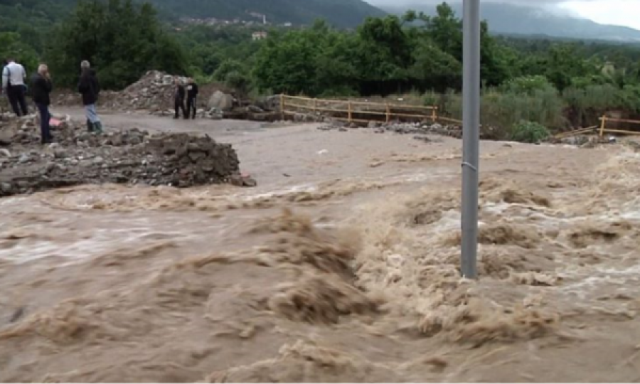 Nesër pritet gjendje kritike, shumë komuna rrezikohen  nga vërshimet