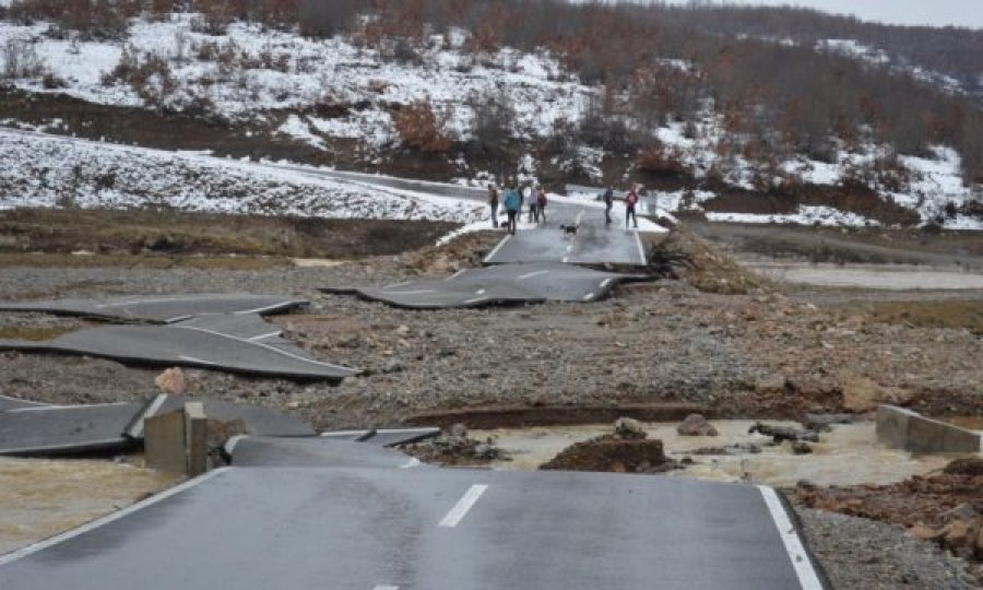 Reagimet për trashësinë e asfaltit, Komuna e Malishevës thotë se rruga është në territor të Klinës