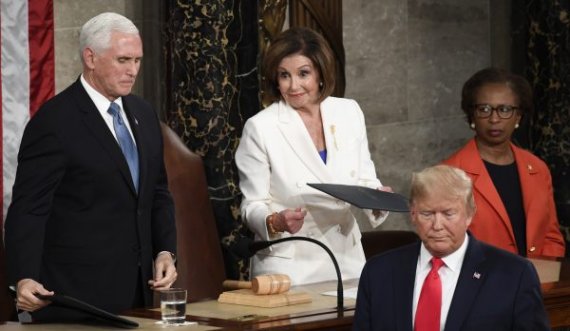 Dhoma e Përfaqësuesve gati t’i paraqesë artikujt për shkarkimin e Presidentit Trump