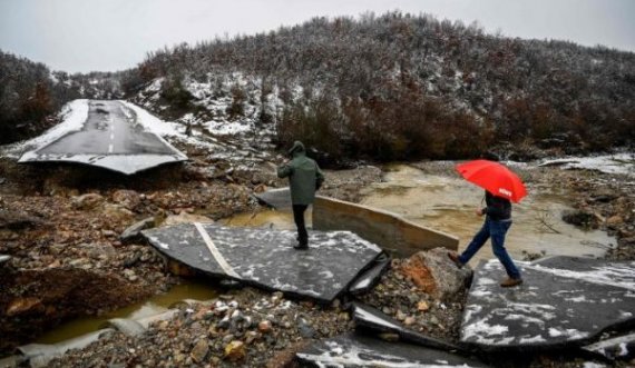 Mediet ndërkombëtare shkruajnë për asfaltin e prishur në Kosovë
