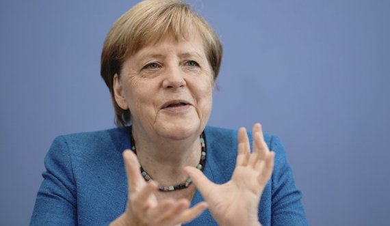 Angela Merkel: Më e keqja nga COVID-19 pritet ende të vijë