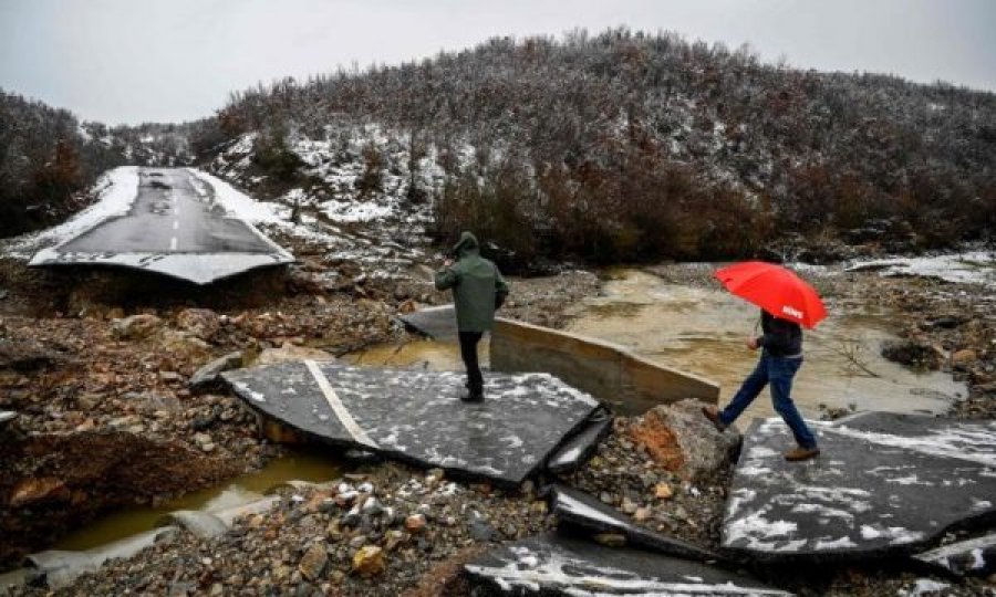 Mediet ndërkombëtare shkruajnë për asfaltin e prishur në Kosovë