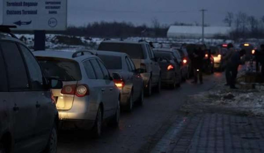 Pritje të gjata në kufirin Serbi-Hungari, situatë më e qetë në vendkalimet kufitare të Kosovës