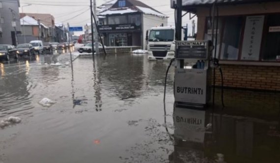 Vërshimet në Kosovë, bllokohet hyrja për në Prishtinë