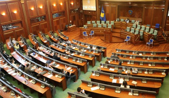 Morali nuk po i ndalë “kapedanët” e partive politike të bëhen deputet, le të ndalohen me fuqinë e ligjit