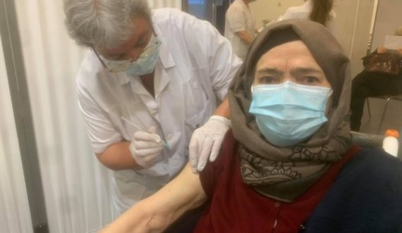 Shqiptarja merr vaksinën anti-Covid në Zvicër