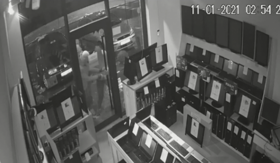 Tentojnë të vjedhin laptopë, i zë policia