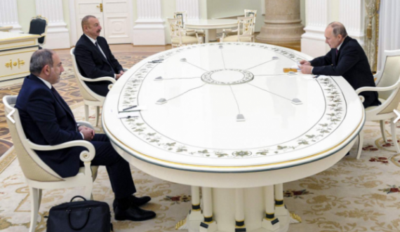 Vladimir Putini i bën bashkë Aliyevin e Azerbajxhanit dhe Pashinianin e Armenisë