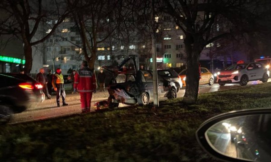 Aksident mes dy veturave në Prishtinë, lëndohet një person