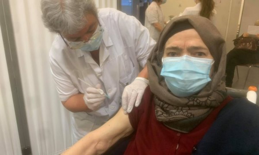 Shqiptarja merr vaksinën anti-Covid në Zvicër