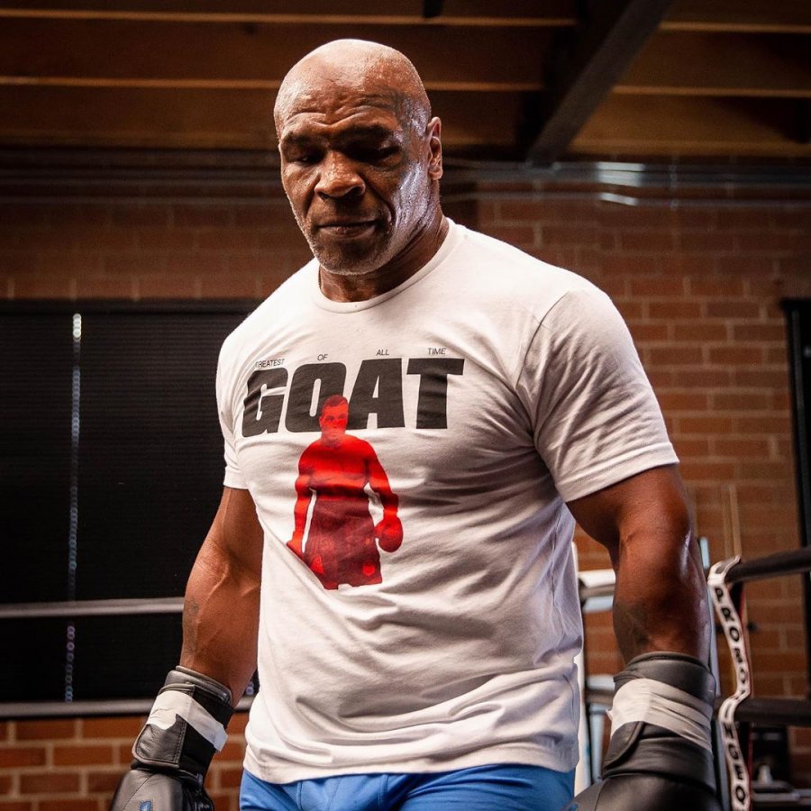 Tyson rikthehet në ring