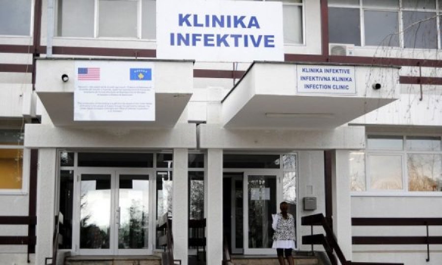 Një infermiere e Klinikës Infektive sulmohet nga familjarja e një pacienti, SHSKUK kërkon të mirren masa ndaj saj