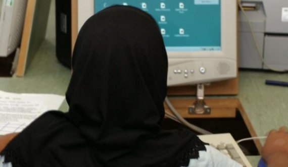 “E ke fustanin tepër të gjatë”, dëbohet nga shkolla 12-vjeçarja