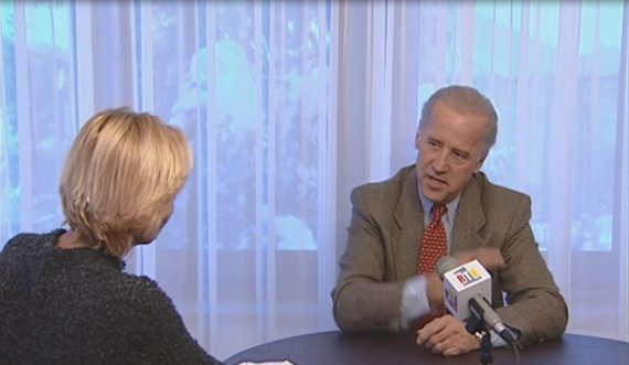 Gazetarja kosovare që kishte bërë intervistë me Joe Biden në vitin 2001