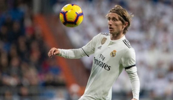 Mungon zyrtarizimi, Modric ka rinovuar me Real Madridin