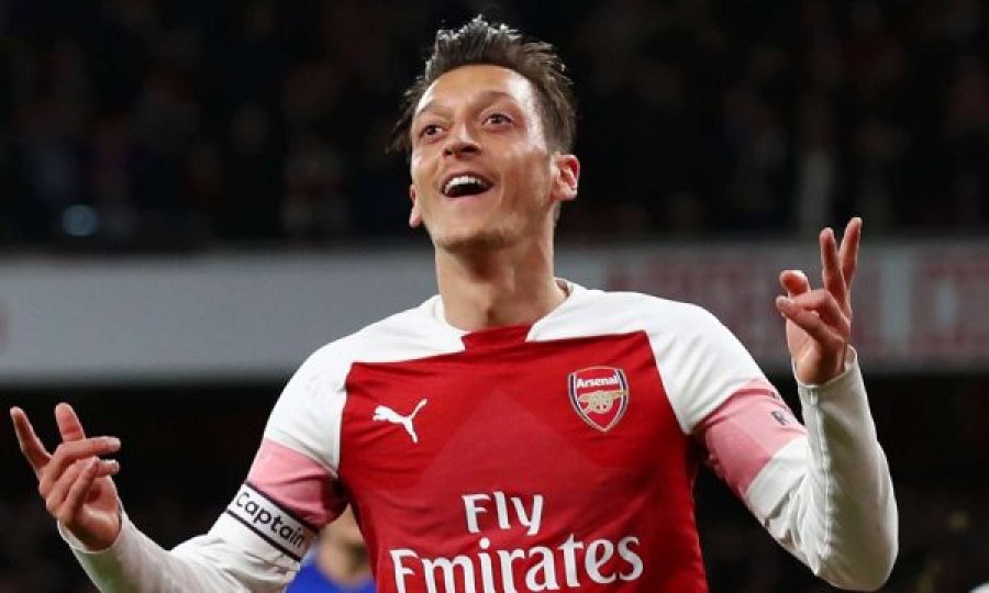 Mesut Ozil buzë kalimit në Fenerbahce – konfirmon drejtori sportiv i klubit turk