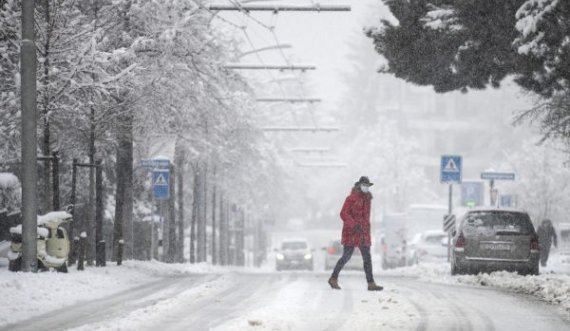  Zvicra po “fundoset” në dëborë, kaos i madh në trafik 