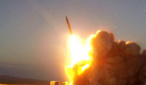  Irani teston raketa balistike dhe dronë gjatë ushtrimeve ushtarake 