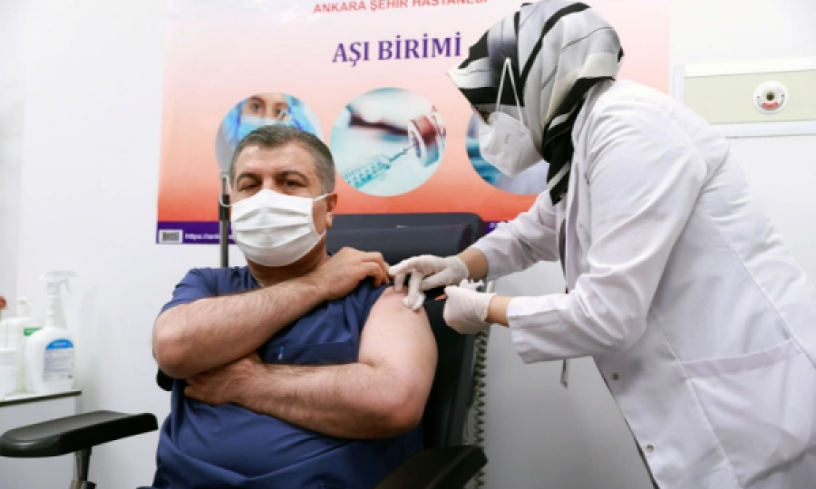 Turqia thotë se për dy ditë ka vaksinuar mbi 500.000 persona kundër Covid-19 