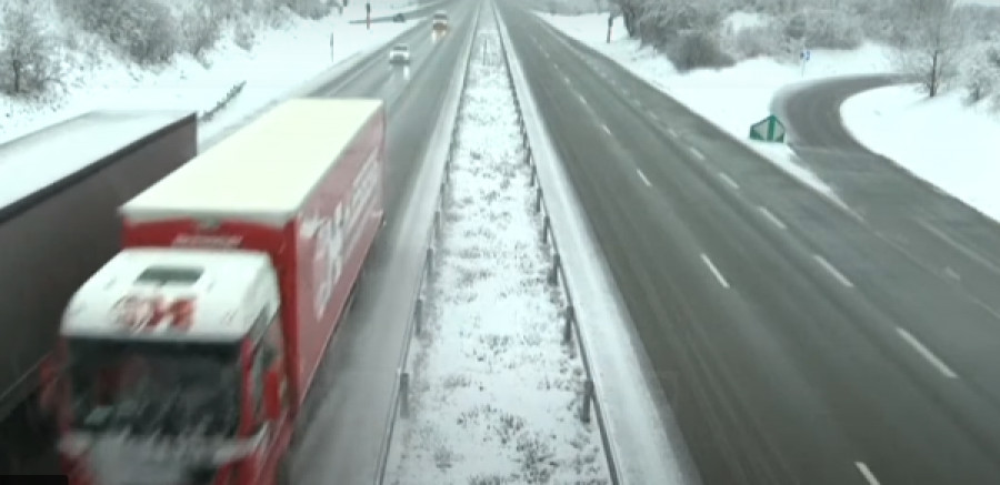 Evropa e mbuluar nga bora: Rrugë të bllokuara, orteqe dhe viktima 