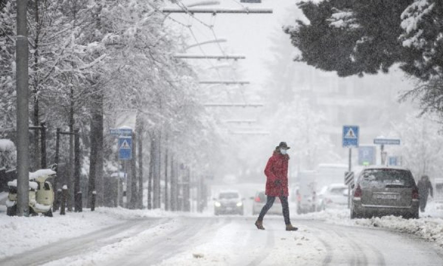  Zvicra po “fundoset” në dëborë, kaos i madh në trafik 