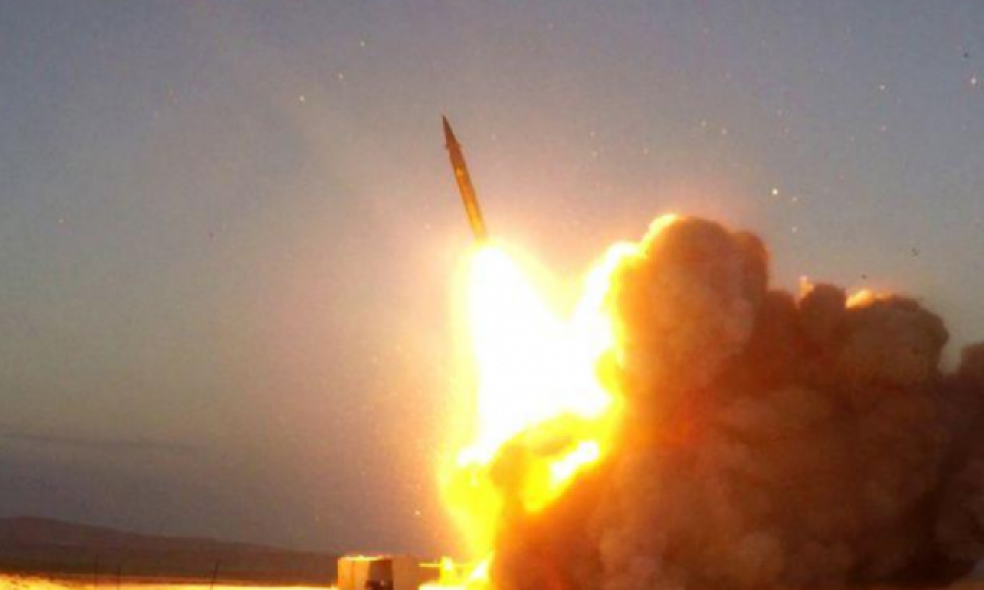  Irani teston raketa balistike dhe dronë gjatë ushtrimeve ushtarake 