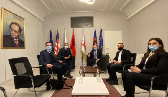 15 vjeçari anëtarësohet në LDK, e pret Isa Mustafa
