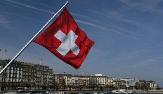 Shpërthimi i variantit të ri në Zvicër, karantinohen 2 hotele dhe mbyllen shkollat