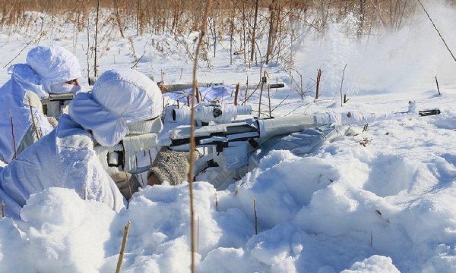 Snajperët rusë stërviten në -35 gradë