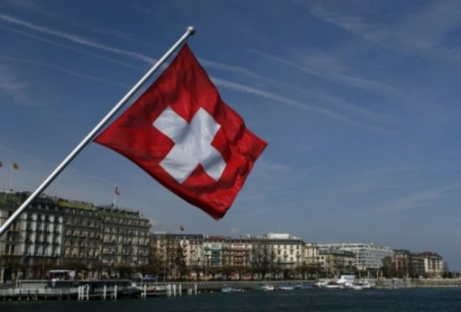Shpërthimi i variantit të ri në Zvicër, karantinohen 2 hotele dhe mbyllen shkollat