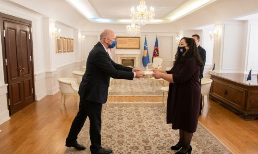 Vjosa Osmani pranoi letrat kredenciale të ambasadorit të ri të Luksemburgut, Patrick Heck