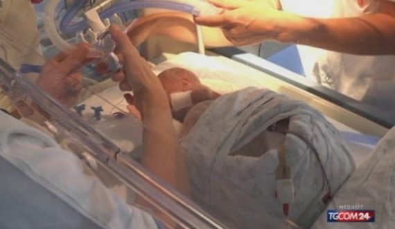 Një vjeçari përfundoi në spital, mori kokainën që i ra babait nga xhepi