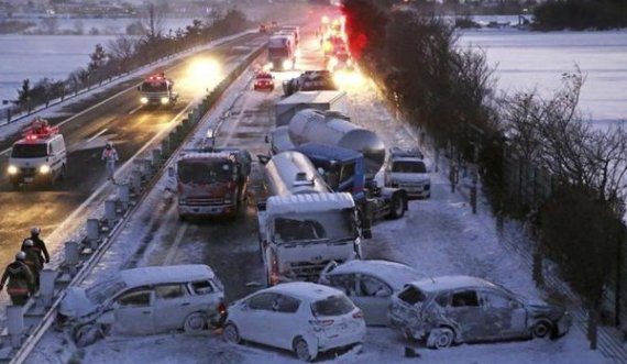 Stuhia e dëborës shkaktoi aksident me 130 makina 