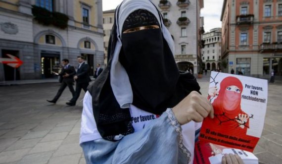 Qeveria zvicerane bën thirrje të mos ndalohet burka me referendum, ka tri arsye