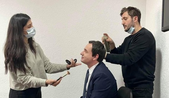 Kurti me kandidatë për deputetë rregullohen te frizeri për fushatë (FOTO)