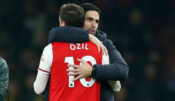 Trajneri i Arsenalit: Do të na mungojnë cilësitë e Mesut Ozilit