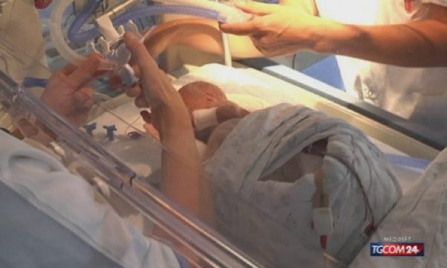 Një vjeçari përfundoi në spital, mori kokainën që i ra babait nga xhepi