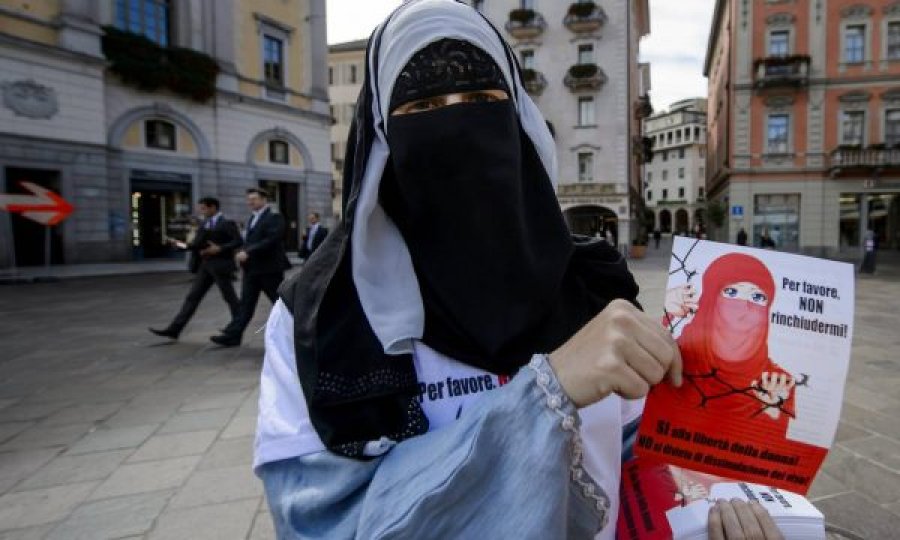 Qeveria zvicerane bën thirrje të mos ndalohet burka me referendum, ka tri arsye