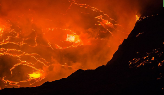 ‘Liqeni’ vdekjeprurës i zjarrit në Afrikë, temperatura shkon deri në 1000 gradë C