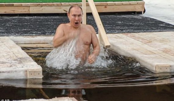 Putin zhytet në ujë në temperaturë -17 gradë Celsius