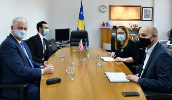 Bajrami takohet me zëvendësambasadorin e Britanisë, flasin për Programin e Rimëkëmbjes